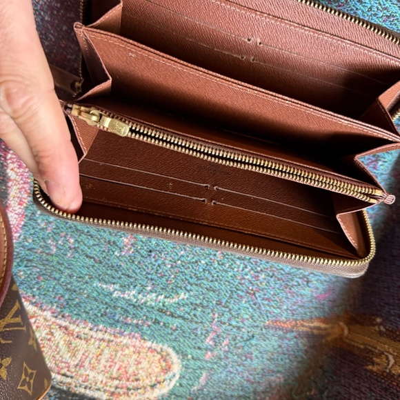 Authentic Louis Vuitton Bag and purse NEW PRICE - Picture 6 of 7